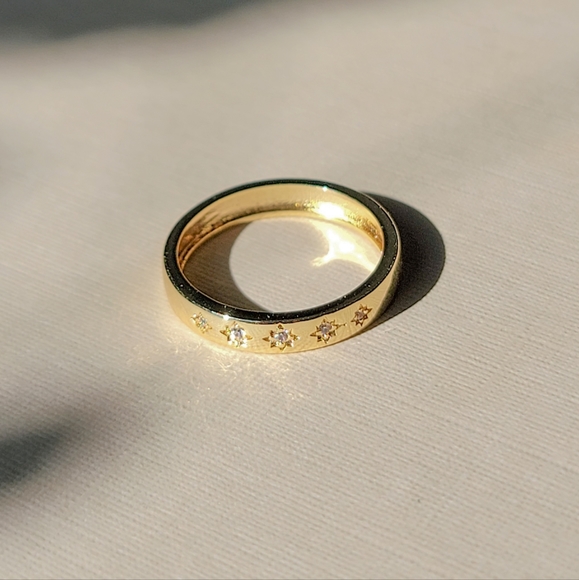 Shashi Twinkle Ring - Picture 2 of 4